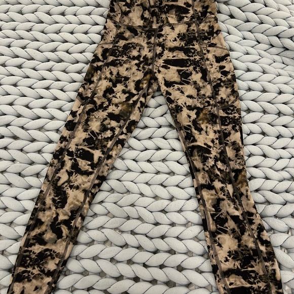 Lululemon - Picture 3 of 5